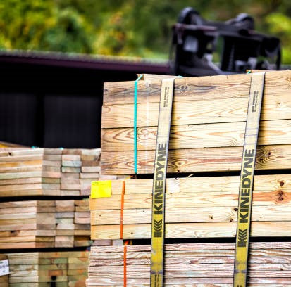 HOW MATERIAL HANDLING STRAPS CONTRIBUTE TO WORKPLACE SAFETY