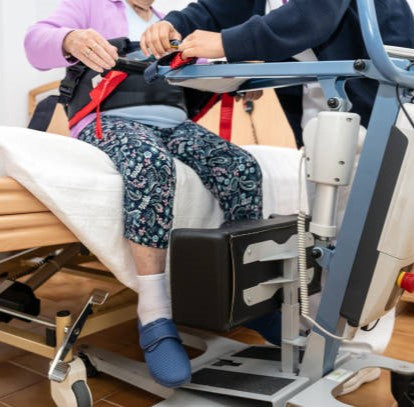 HOW TO SUPPORT SENIORS WITH LIMITED MOBILITY USING LIFTING TOOLS