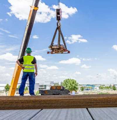 WHY MATERIAL HANDLING STRAPS ARE CRUCIAL FOR REDUCING WORKPLACE INJURIES